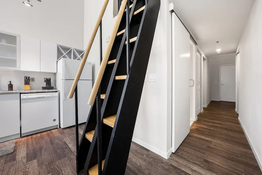 Cincinnati City Club Apartments by Airriva