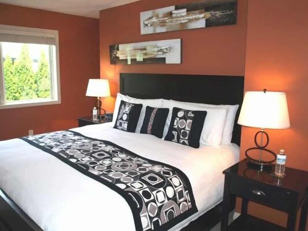 A View of the Lake B & B