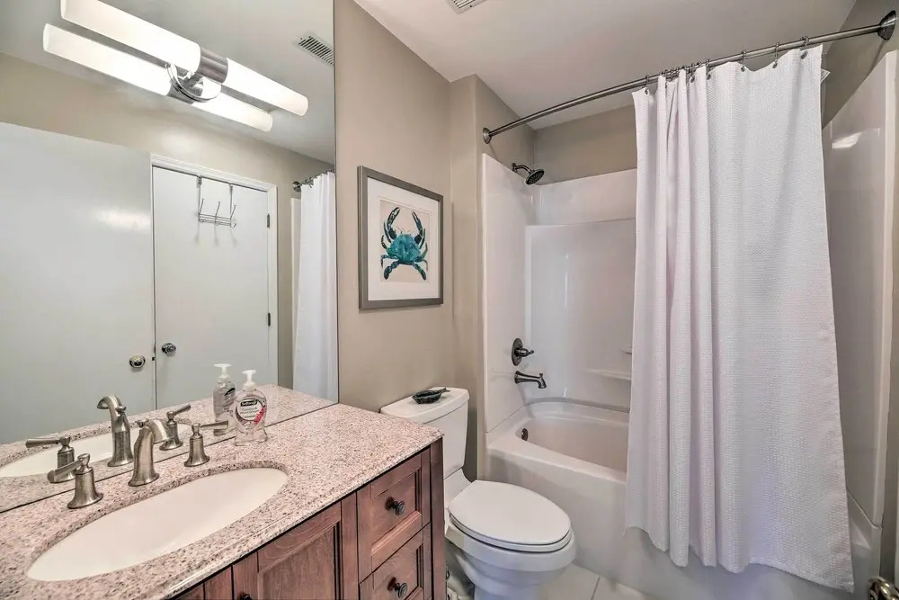 1 Block to Beach: Emerald Isle Gem w/ Ocean View