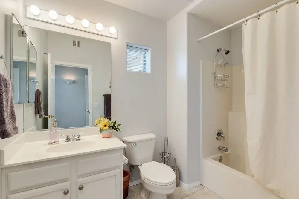 Perfect Chandler Large Condo! 2 Master Suites! Close to Everything! 30 Night Minimum Stay! by RedAwning