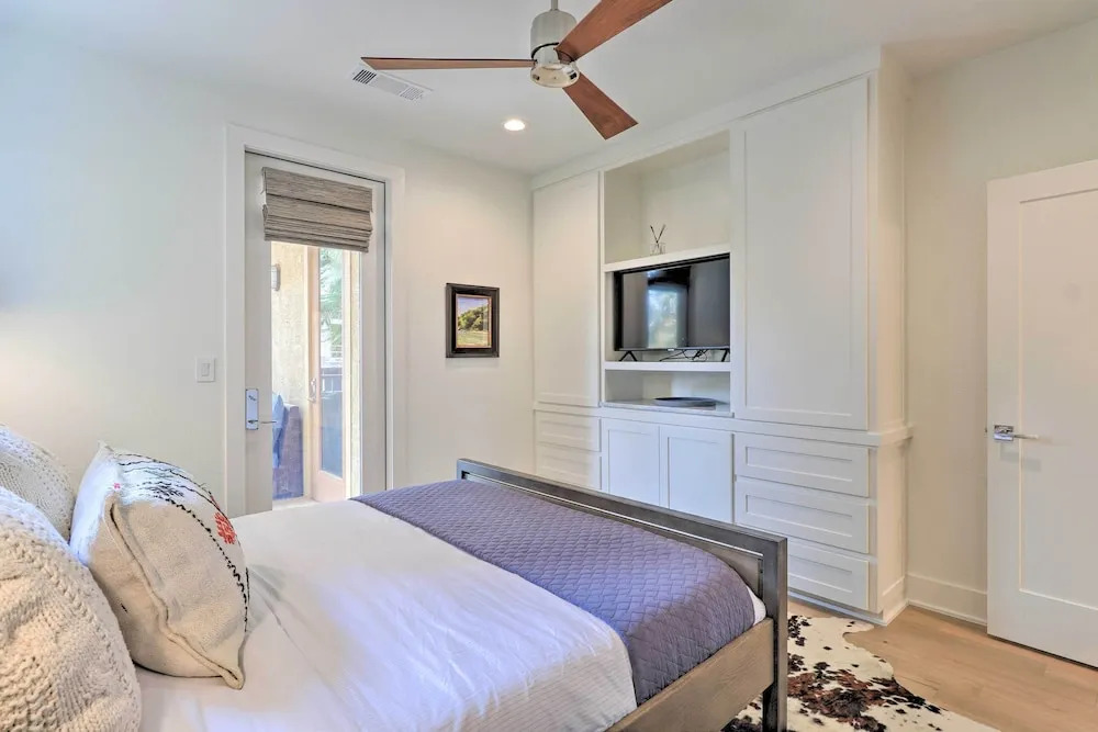 Lake LBJ Condo w/ Balcony & Shared Boat Docks