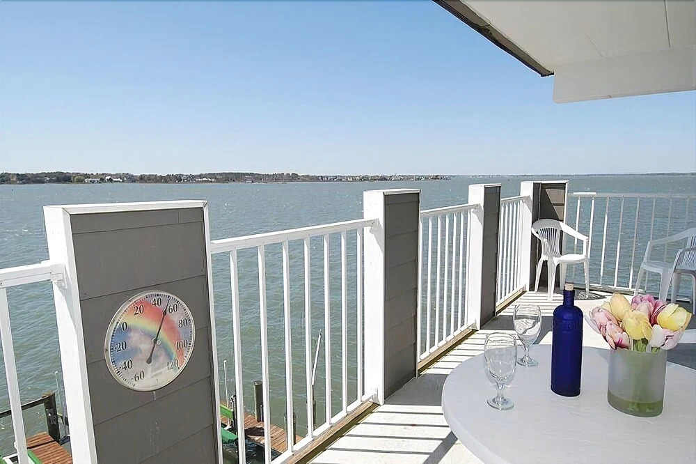 Harbour Island 207k 3 Bedroom Condo