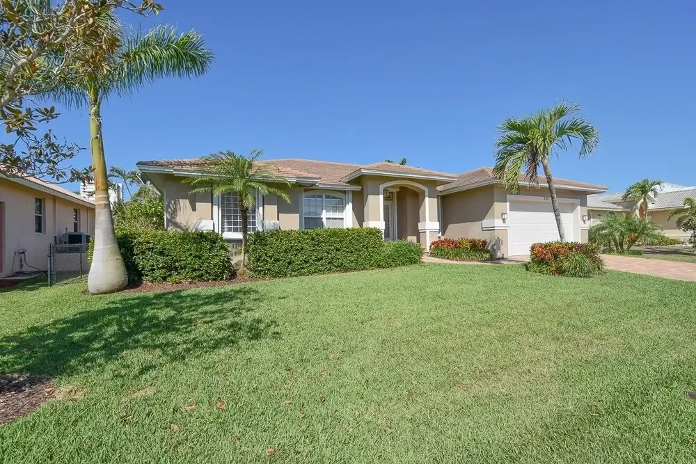 Beachcomber Home #65142 4 Bedrooms 2 Bathrooms Home
