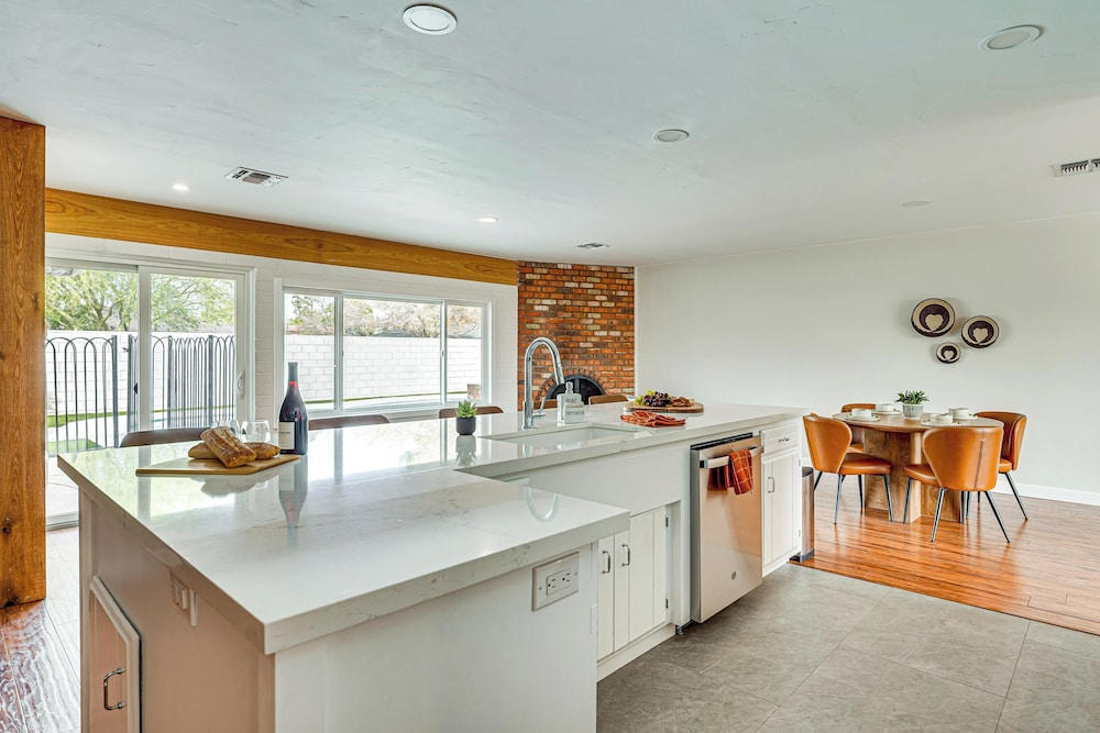 Private Pool & Yard: Tempe Family Gem Near Asu