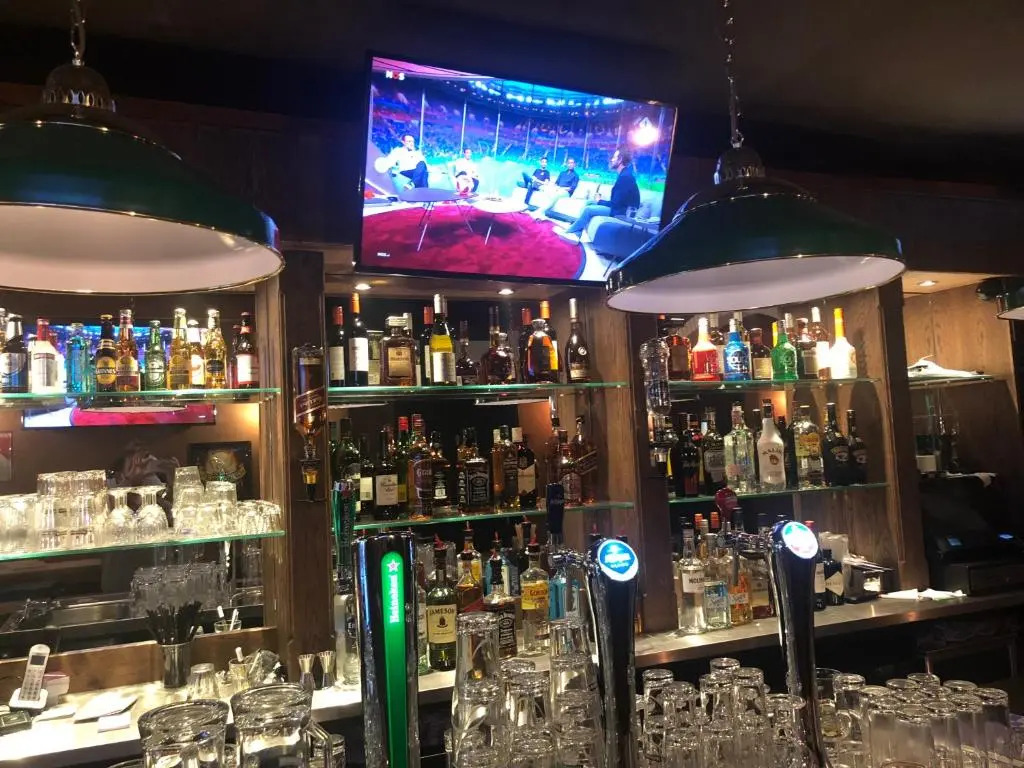 Hotel & Bar 55