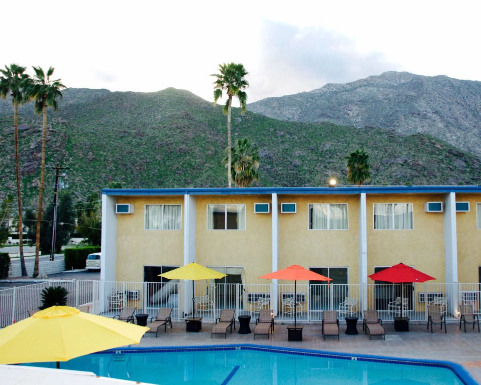 Delos Reyes Palm Springs