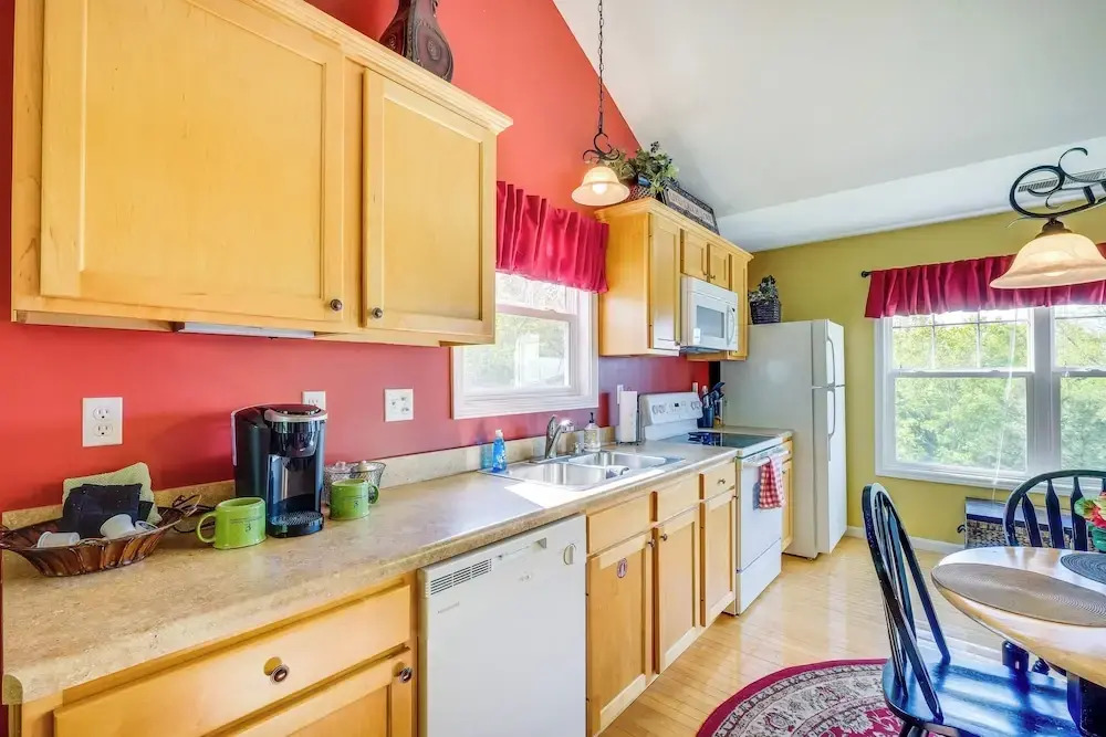 Lake-view Kentucky Getaway w/ Resort Amenities!