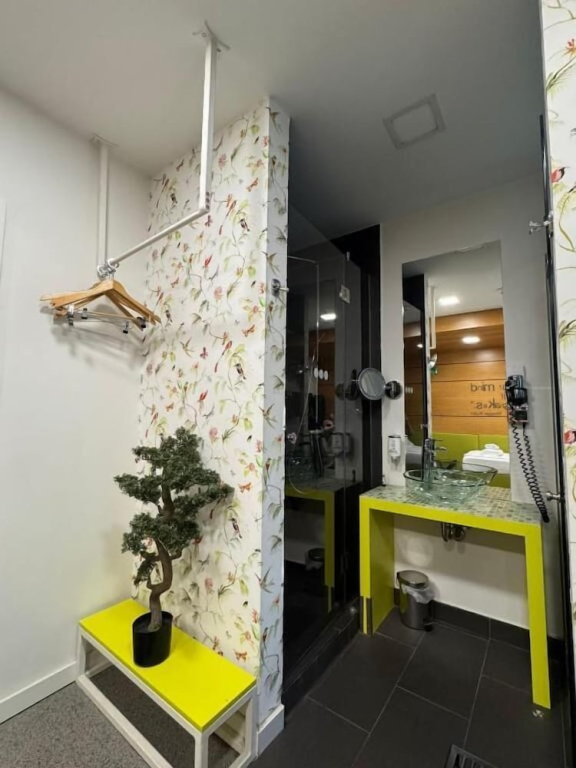 Eloom Hotel
