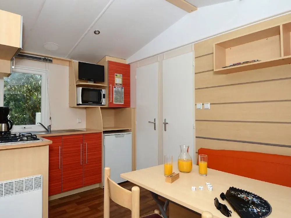 Cozy chalet with terrace in a wooded area close to Agde