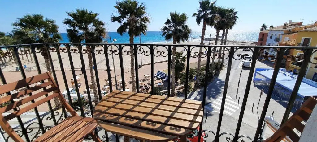 AR28-1, Coqueto apartamento en primera línea de playa