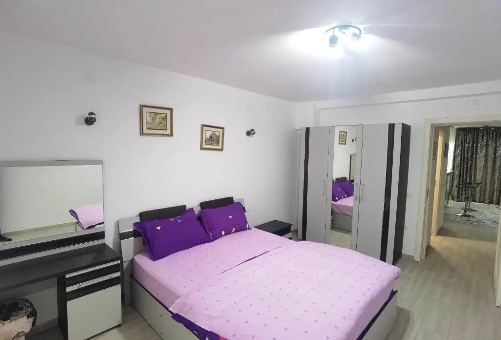 Apartament cu 2 camere zona Hanul cu Peste