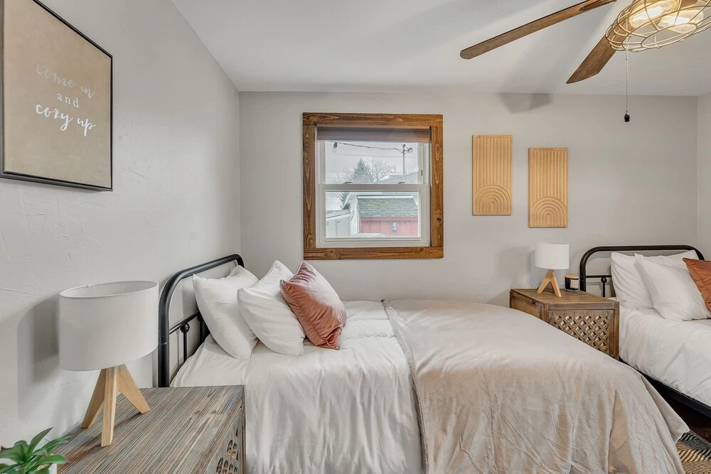 Titletown Hideaway: Spacious Boho 4 Bedroom Home by RedAwning