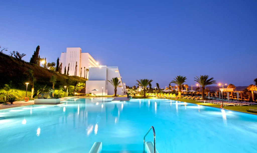 Grand Luxor Hotel & Village