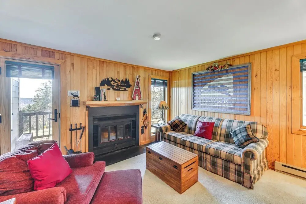 Located in Snowshoe Resort: Townhome w/ Deck!