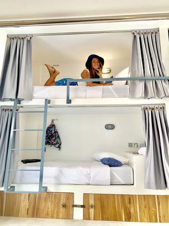 Seaesta Komodo Hotel & Hostel