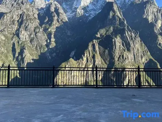 Tiger Jumping Gorge Yunyin Half Mountain Homestay