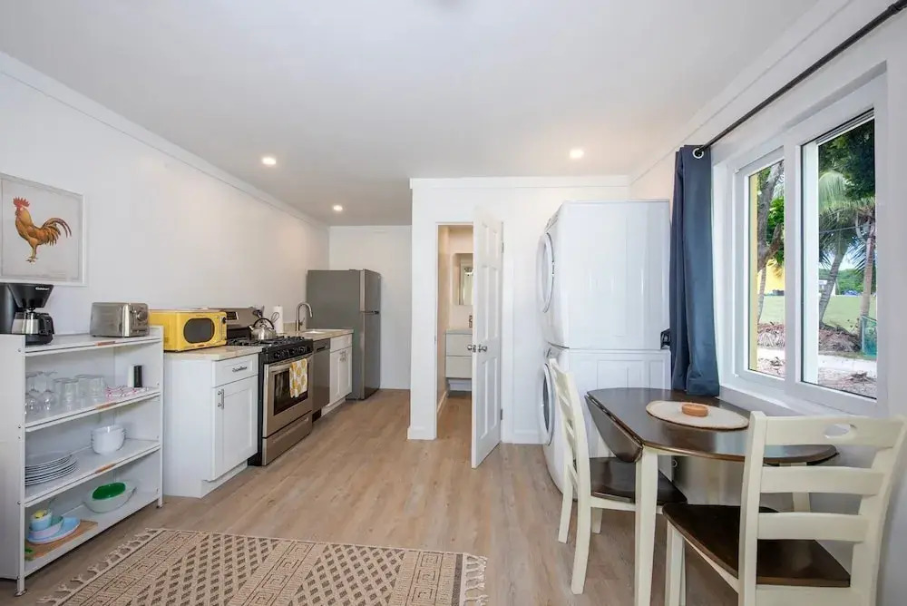 Laughing Bird Studio #7 - Brand New Stylish Apartment, Pool, Bea 1 Bedroom Condo