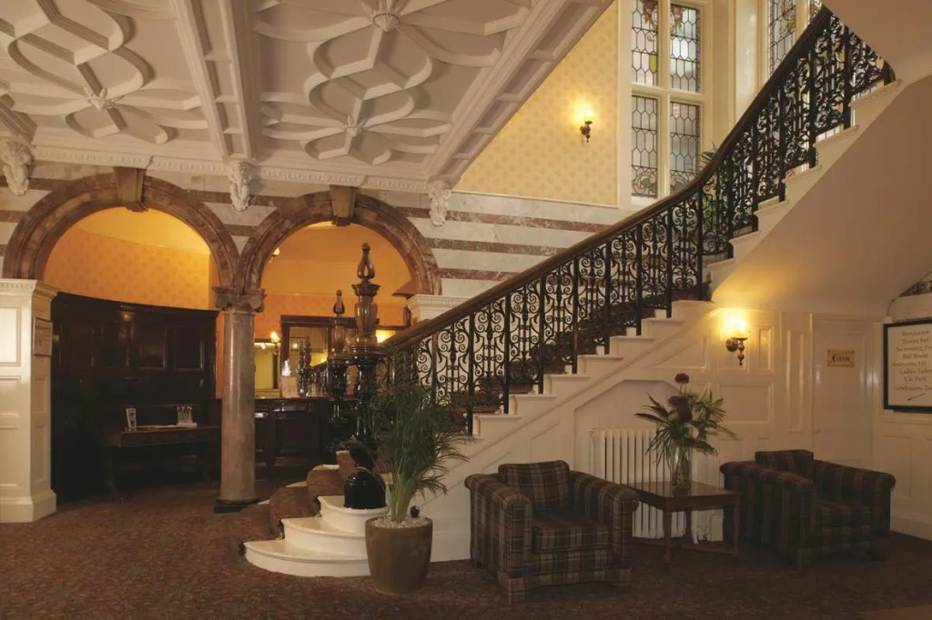 Crown & Mitre Hotel
