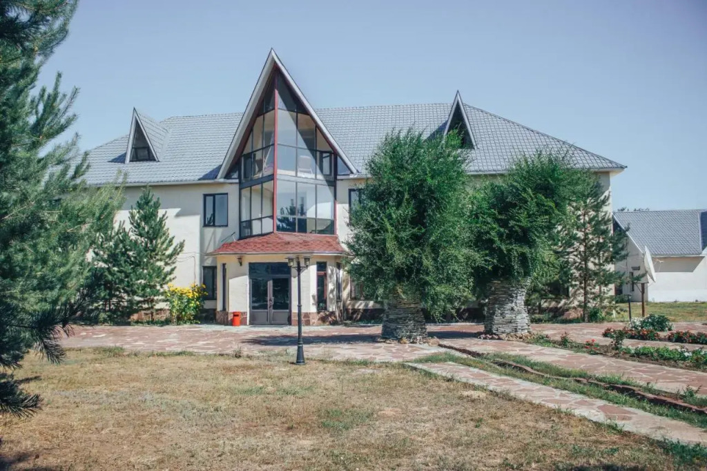 Sad Dolgoletiya Hotel