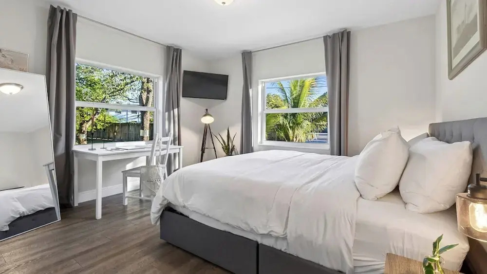 Hot Tub, Firepit, Deck | 10mins to Beach | Middle Terrace Cottage by AvantStay