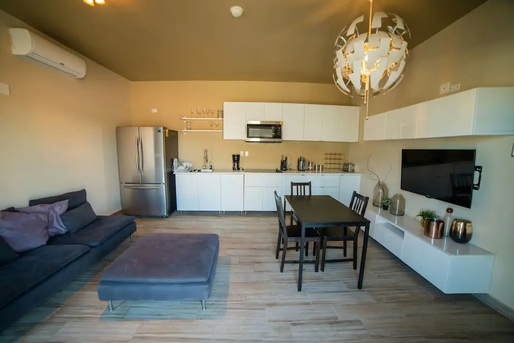 California Comfort & Suites