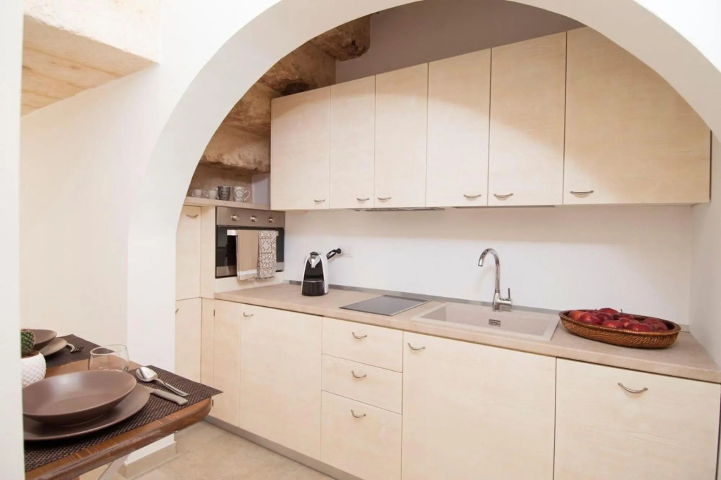 apartment in the center, ideal for couples, excellent location, possibility of parking-Dimora Via Vitti 1