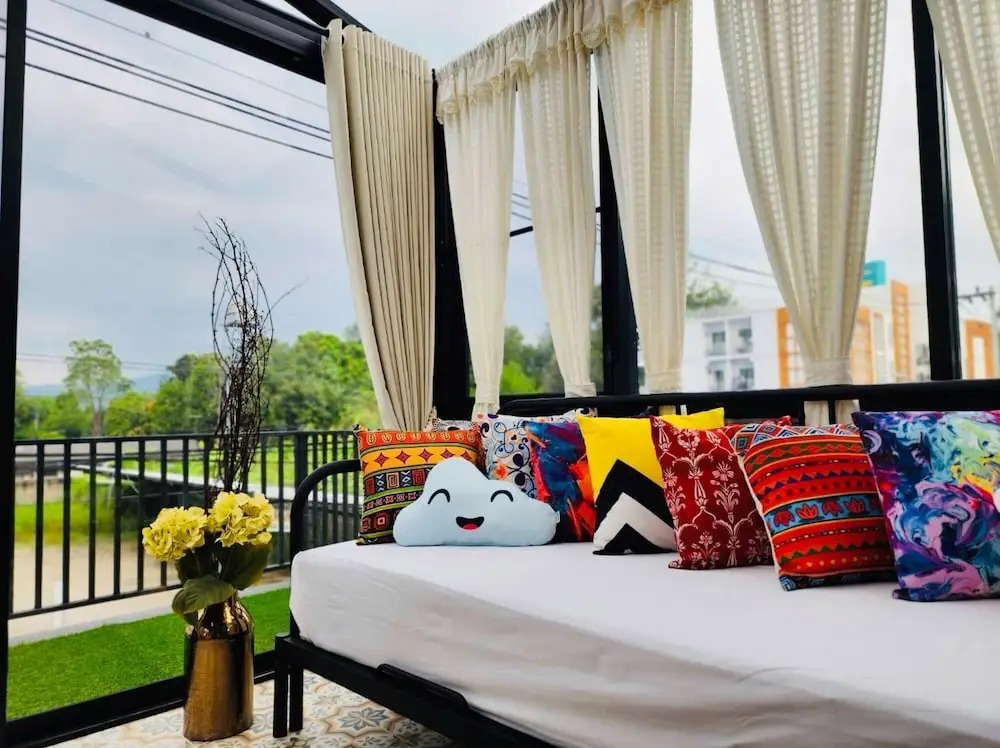 Capital O 75422 Million Pillows