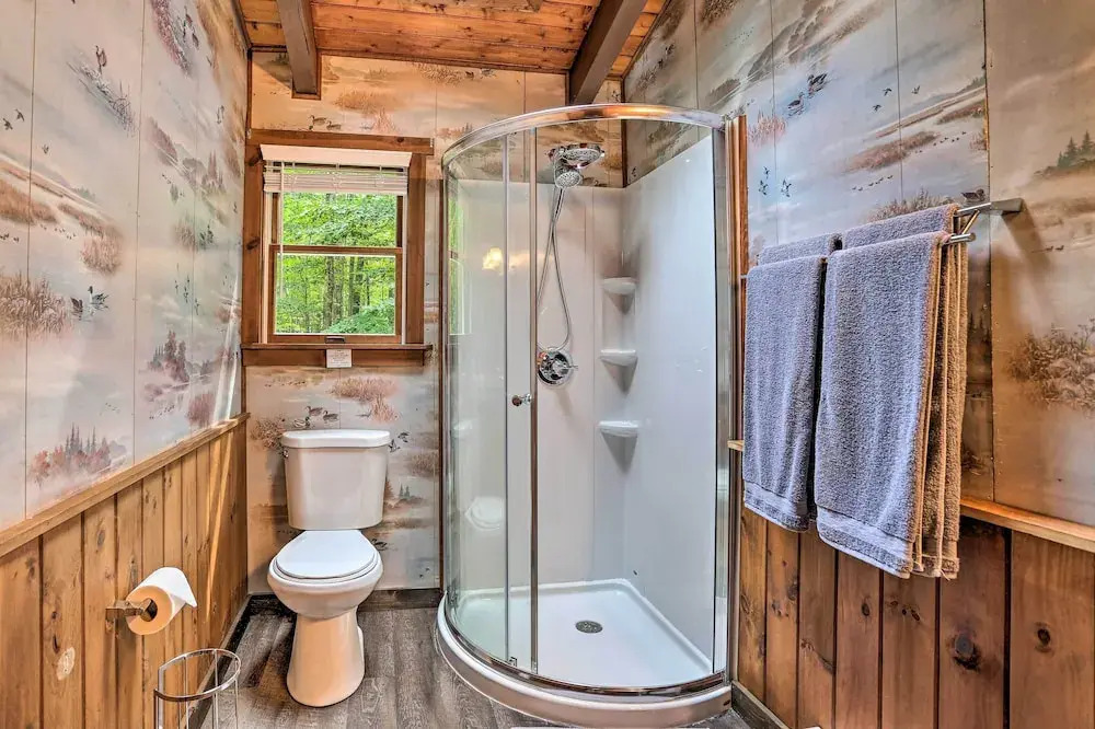 Pocono Log Cabin: Fireplace, Fire Pits & Amenities