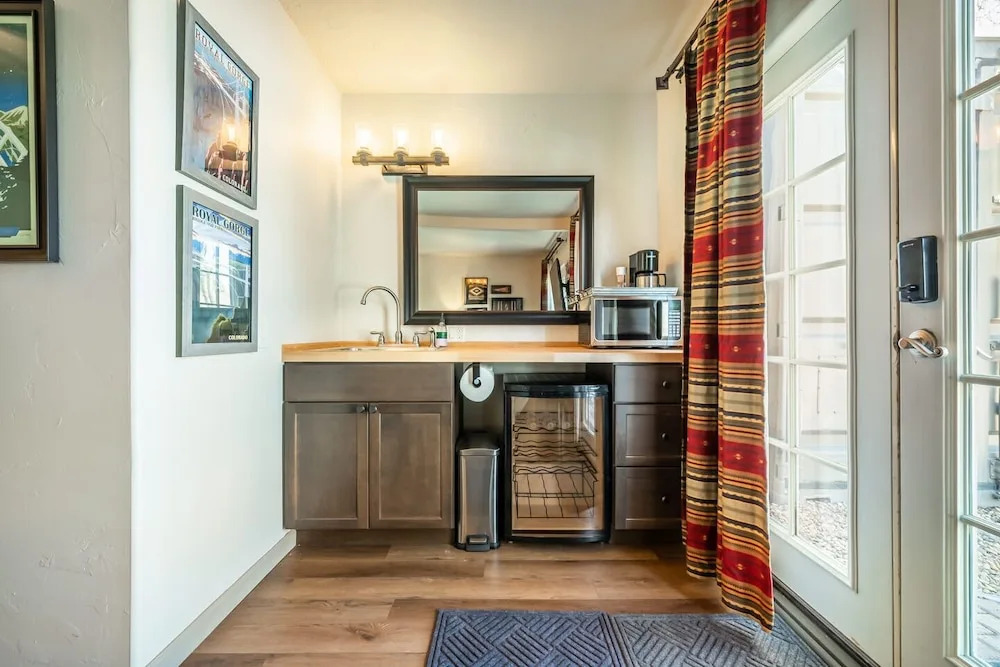 5BD Houseblocks From Broadmoor Fireplacecheyenne Canon & Gorgeous Views!