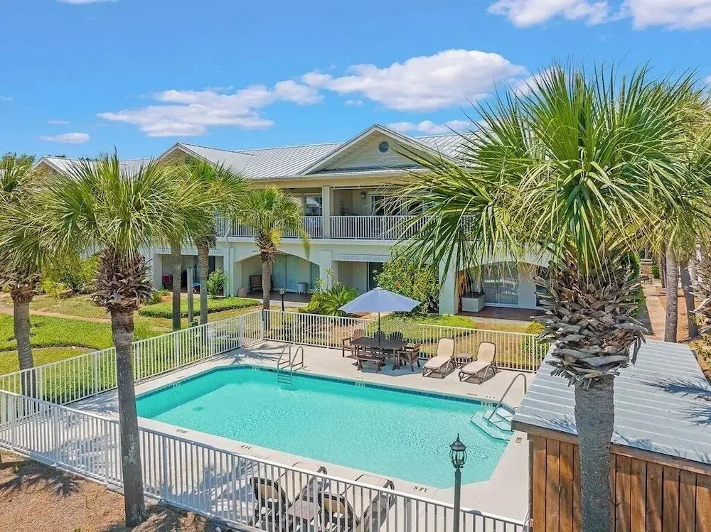 .2 Miles From Beach, Bright and Modern Townhome, 3bd, 3bth