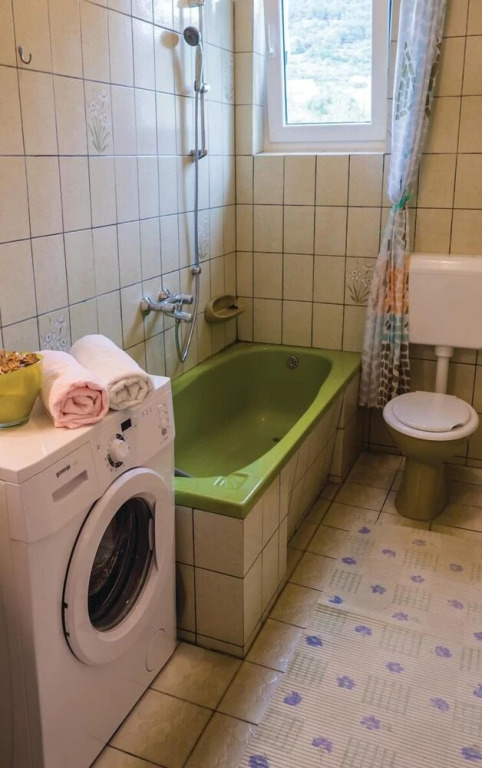 Cozy Home In Banjol With Wifi