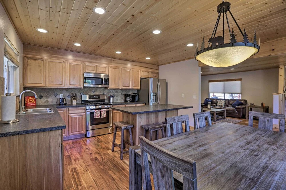 South Lake Tahoe Cabin ~ 7 Mi to Ski Resort!