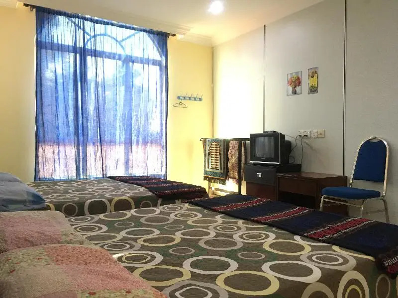Azra Inn by OYO Rooms