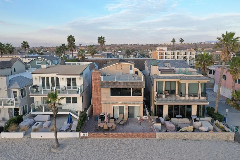 6302 W. Ocean Front (68447)