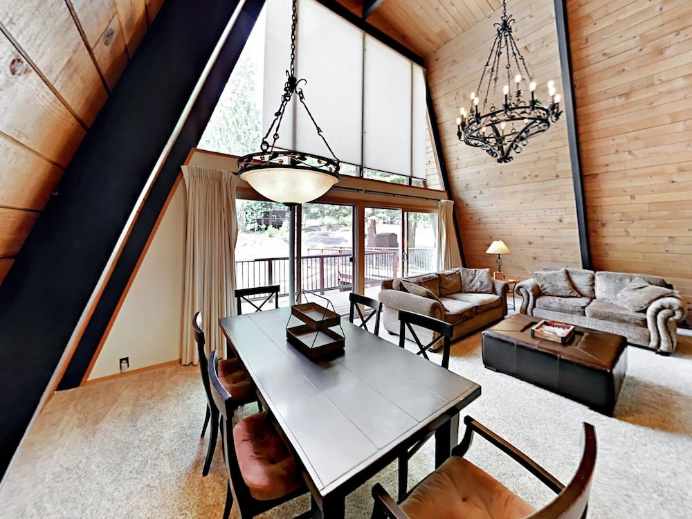 3br Gem, Walk To Tahoe House Bakery 3 Bedroom Cabin