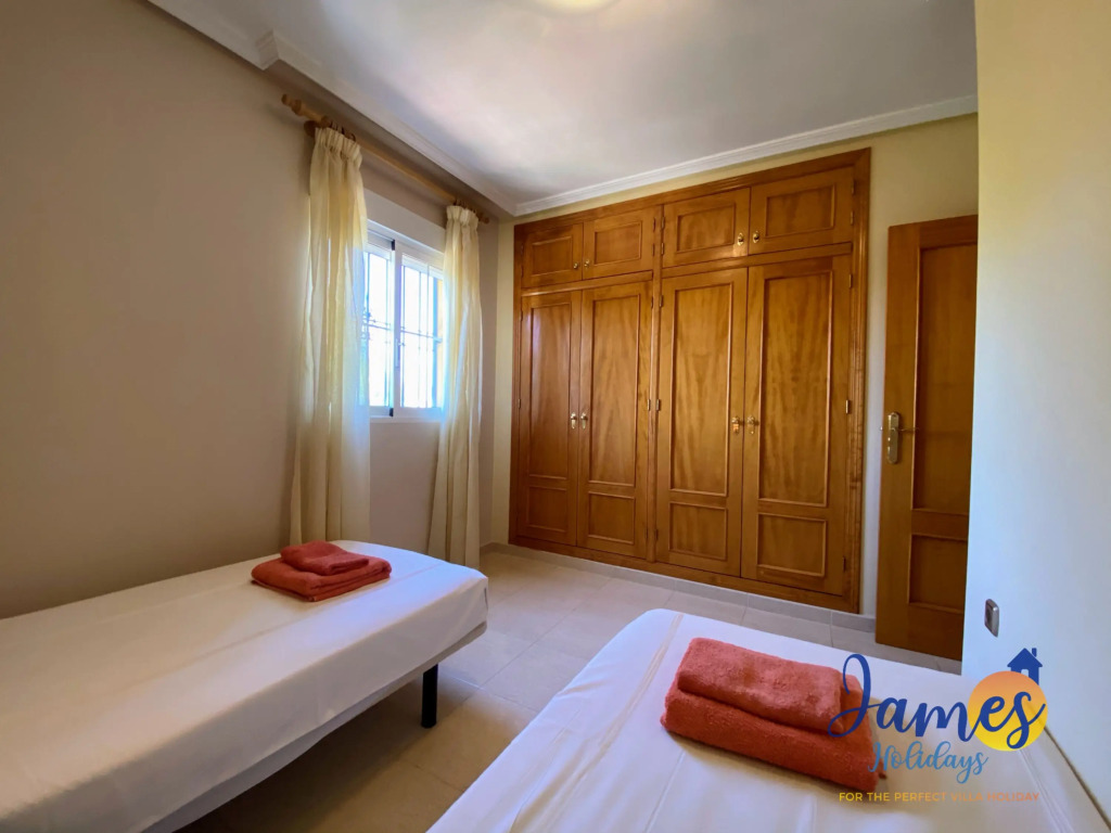 Playa Golf 1st floor apartment & com pool P248