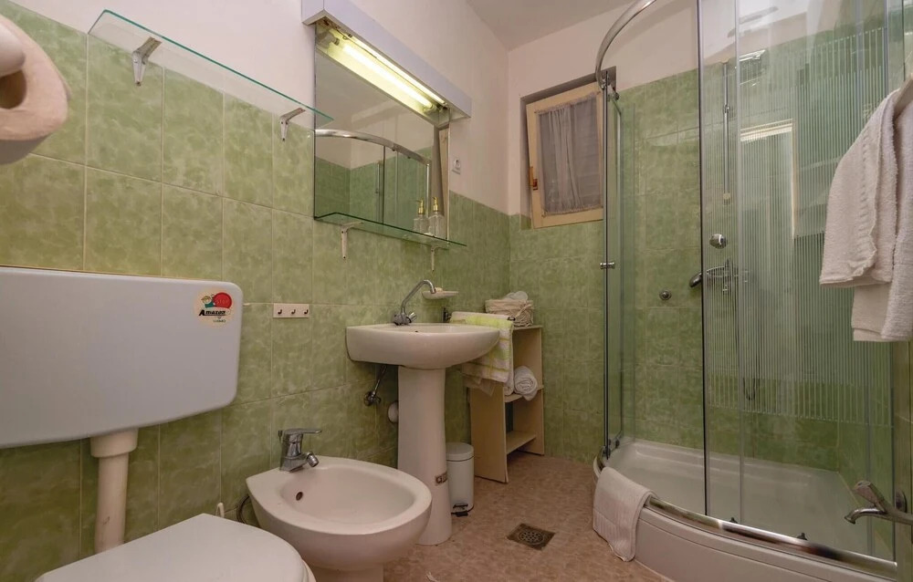 4 Bedroom Gorgeous Home In Blato
