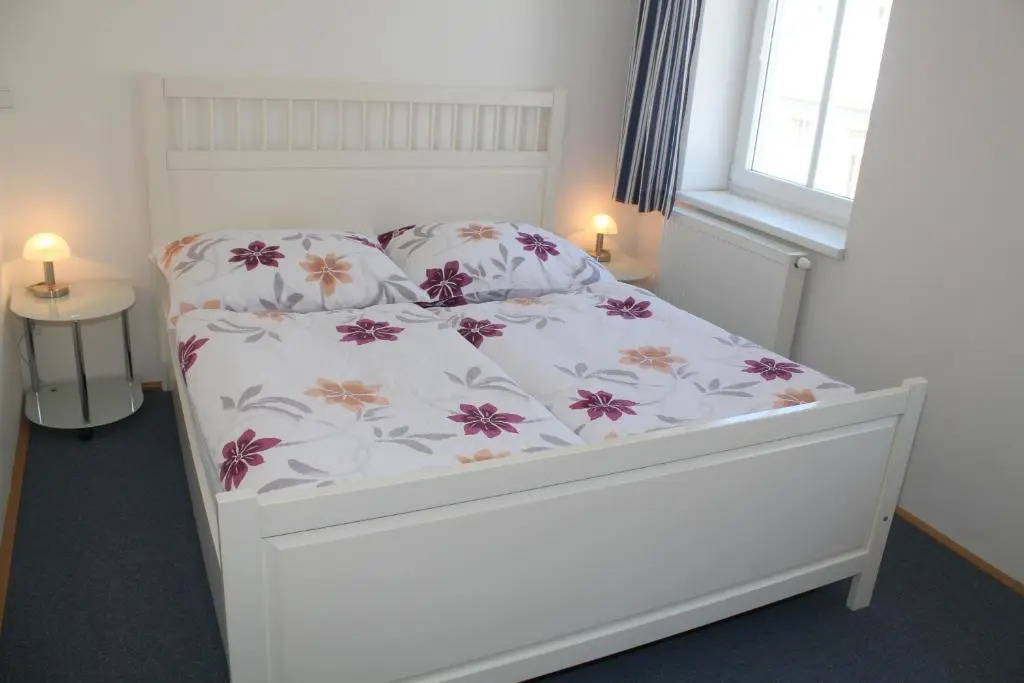 3 rooms Sunny Apartments-Schoenbrunn, 100m2 with balcony