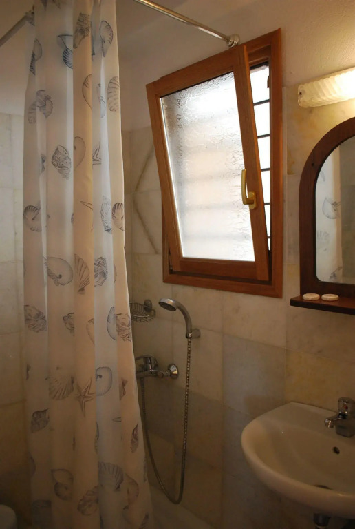 Sirocos Rooms And Studios