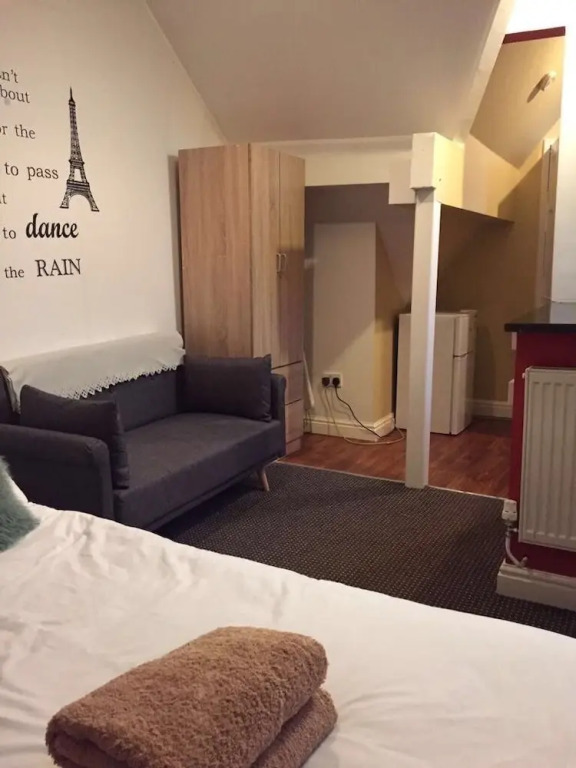 Studio Flat 2