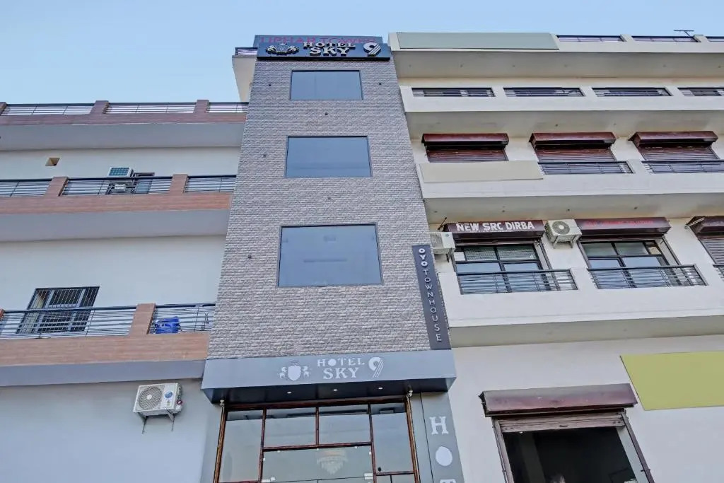 Townhouse 1003 Hotel Sky 9