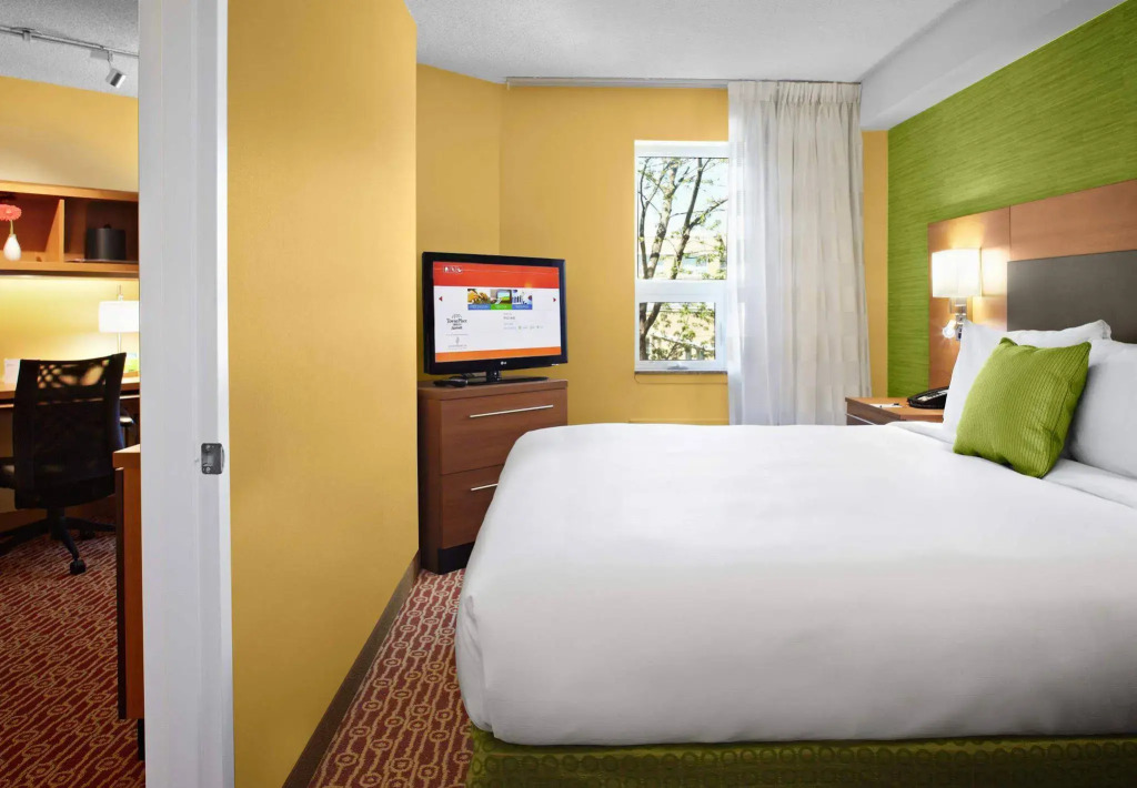 TownePlace Suites by Marriott Mississauga-Airport Corporate Centre