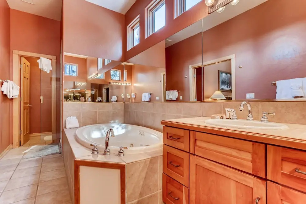 New Listing! Modern Ski Lodge W/ Hot Tub 4 Bedroom Home