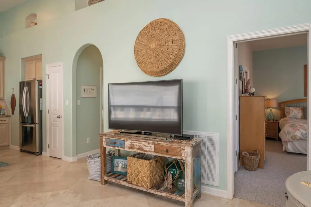 Large Condo Close to Beach With Semi-private Pool!