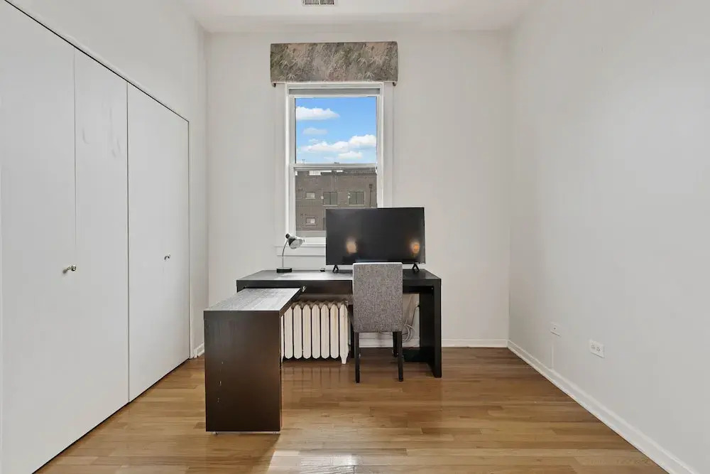 Huge Lincoln Park 6 Bed Duplex with Free Parking by AllSet Turnover