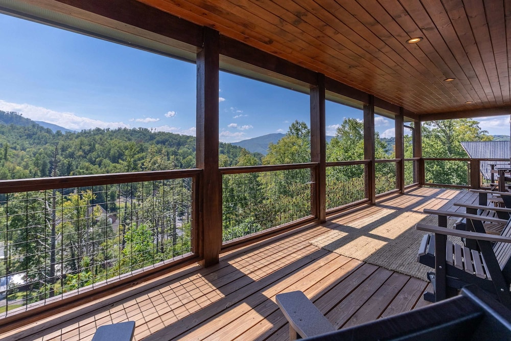 New Lux 4 King Suites Gamerm Hot Tub Views