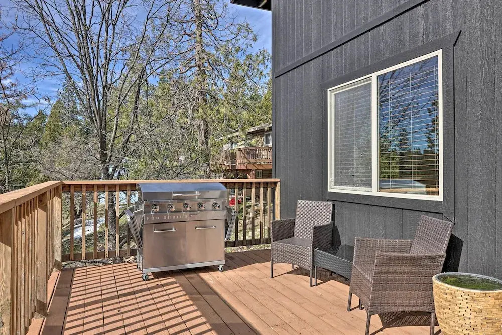Near Hiking + Wineries: Arnold Cabin w/ Deck