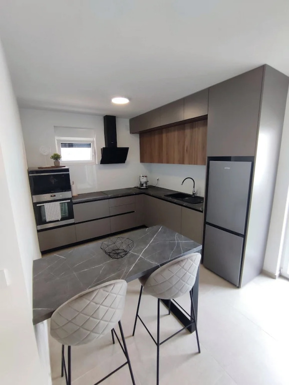 Brand new 3-bed Apartment