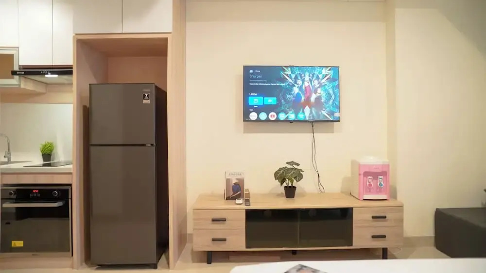 Spacious And Homey Studio At Cleon Park Apartment
