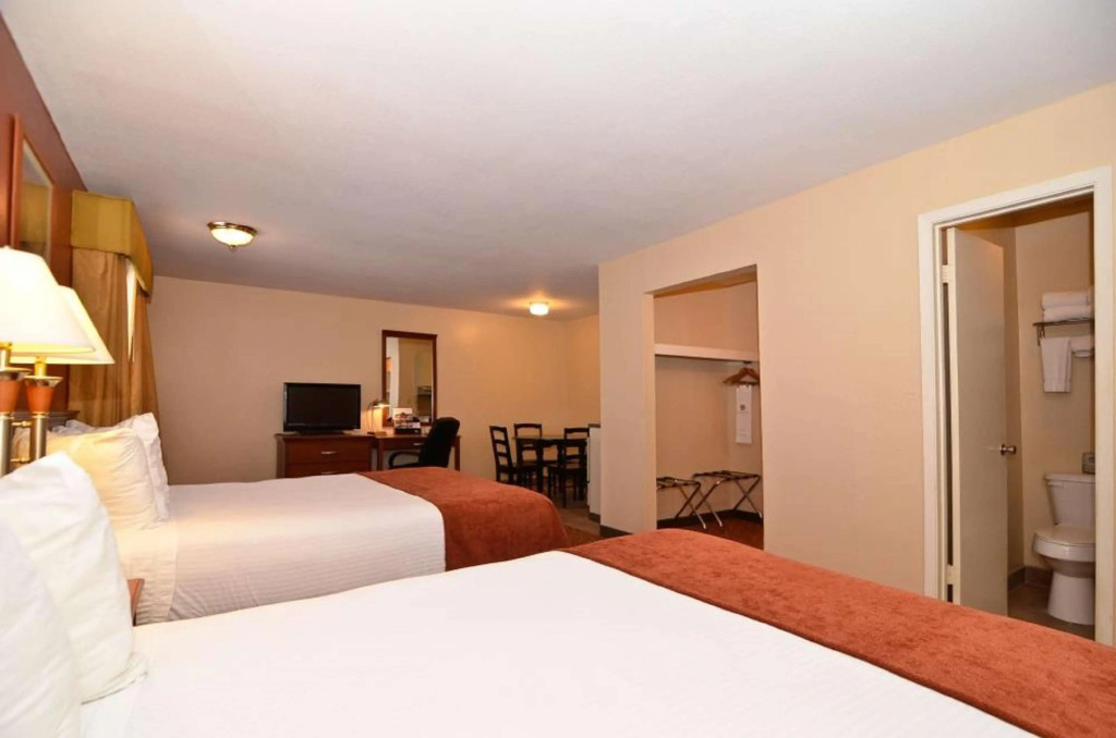 Best Western Inn by the Lake